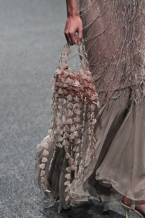 Pipatchara Fall 2022 Couture Fashion Show Details | The Impression Luxury High-end Bags As Fashion Accessory, Bags Runway, Luxury Glamorous Hand-embellished Bags, Haute Couture Bags, Luxury Modern Sculptural Bag, Fall 2022 Couture, Statement Bags, 2022 Couture, Embroidery Designs Fashion