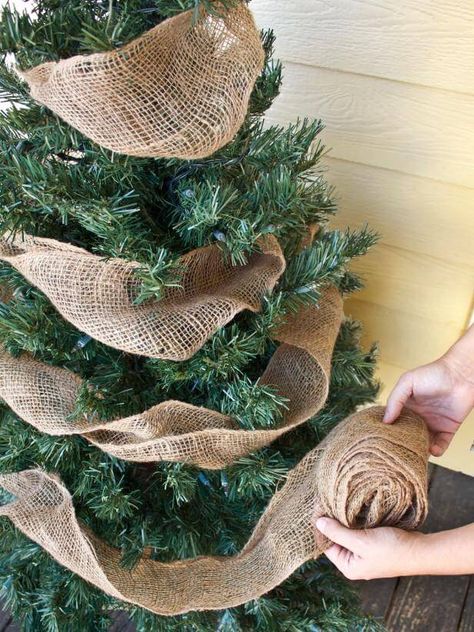 Porch Christmas Tree, Natal Country, Christmas Burlap, Burlap Garland, Ribbon Tree, Holiday Hack, Christmas Hacks, Burlap Christmas, White Lights