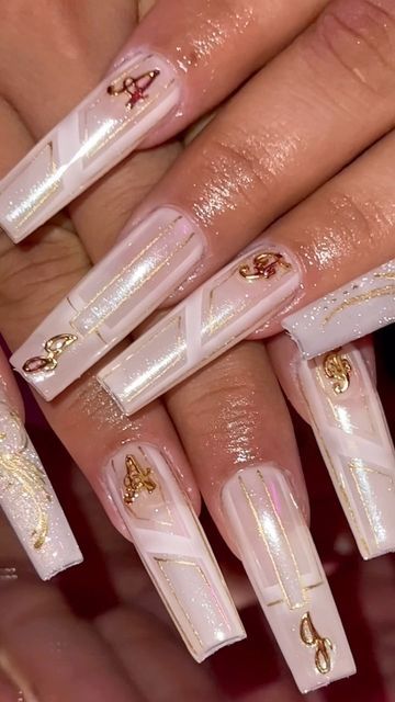 Pinstripe Nail Designs, Low Rider Nails, Lowrider Nail Designs, Pinstriping Art, Blinged Out Nails, Pinstripe Nails, Mexican Nails, Cartoon Nail Designs, White Nails With Gold