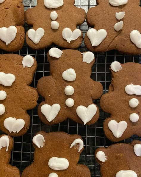 Gingerbread Bear Cookies, Ginger Cookies Christmas, Gingerbread Ideas, Teddy Bear Cookies, Cookies Theme, Gingerbread Decorations, Bearly Wait, Bear Cookies, Lady Bugs