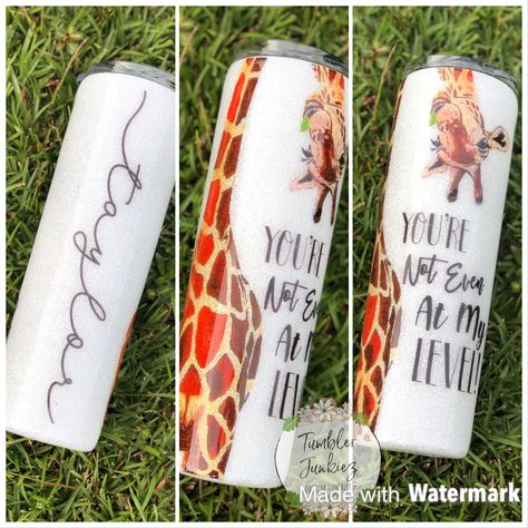 Giraffe Tumbler, Christmas Teaching, Cup Decal, Tumbler Cups Diy, Tumbler Ideas, Diy Tumblers, Cute Cups, Custom Tumblers, Tumbler Cups