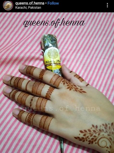 Mehandi Design On Fingers, Latest Finger Mehndi Designs Unique, Fingers Mahendi Design Latest, Pakistani Mahendi Design Hand, Back Fingers Mehndi Designs Stylish, Back Hand Mendhi Designs Unique, Mehandi Designs For Fingers Simple, Back Finger Mehndi Design, Finger Henna Designs Unique