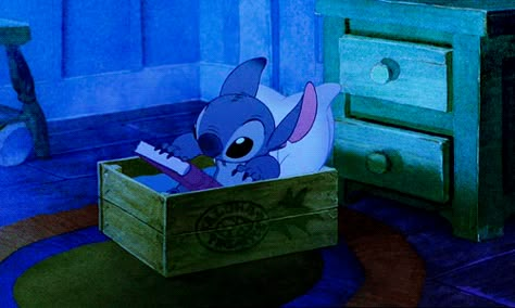 Pin for Later: 26 Things That Happen When You Date a Bookworm You find them in odd places at night, looking for light to read by. Stitch Reading, Book Gif, Finding Neverland, Stitch Quote, Lilo Y Stitch, Night Gif, Lilo Et Stitch, Funny Post, Disney Gif