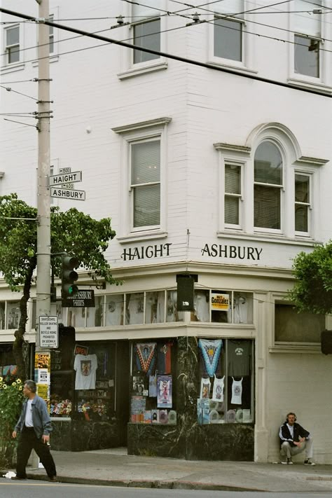 Height Ashbury - San Francisco - it's all about peace and love!!✌️❤️ Haight Ashbury San Francisco, Sf Aesthetic, San Francisco Aesthetic, San Francisco Girls, San Francisco Trip, Haight Ashbury, Living In San Francisco, San Francisco Travel, California Dreaming