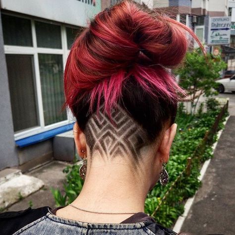 Undercut Hairstyles Women, Undercut Long Hair, Undercut Designs, Shaved Hair Designs, Awesome Hair, Hair Tattoos, Undercut Hairstyles, Pastel Hair, Shaved Hair