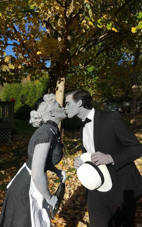 Halloween Costume 2023 Couple, Insane Cosplay, Pantone Costume, Lucy And Desi Costume Halloween, Lucy And Ricky Costume Couple, Best Scary Couples Costumes, Vintage Halloween Couples Costumes, Vintage Couple Halloween Costumes, Ricky And Lucy Costume