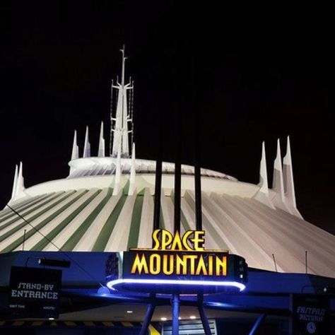 Space Mountain Aesthetic, Disney Bedrooms, Aesthetic Disney, Disney World Rides, Disney World Pictures, Disney Kingdom, Wish Upon A Star, Disney World Magic Kingdom, Disney Rides