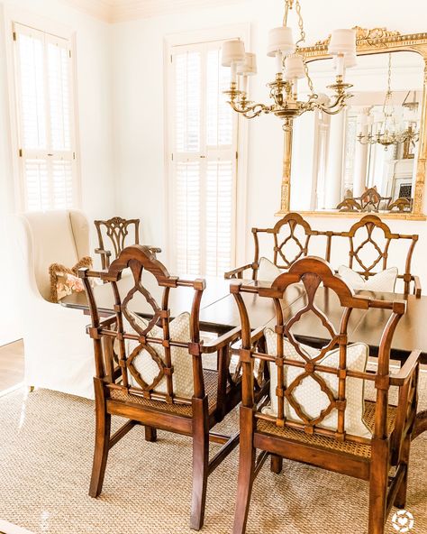 Chinese Chippendale Chairs Dining Room, Chippendale Chairs Dining Room, Neoclassic Dining Room, Chippendale Dining Room, Chippendale Dining Chairs, Chinese Chippendale Chairs, Hollywood Regency Home, Chippendale Design, Rustic Farm Table