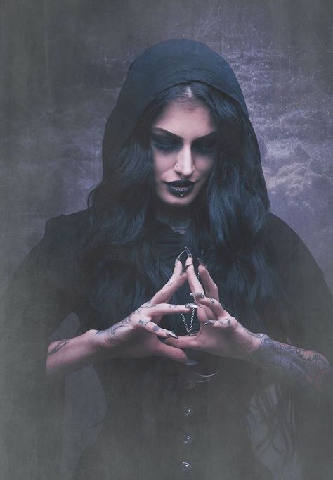 Witch Shoot Ideas, Witch Aesthetic Photoshoot, Witch Aesthetic Dark, Dark Witch Aesthetic, Witch Photoshoot, Witch Photos, Witch Pictures, Dark Witch, Halloween Photoshoot