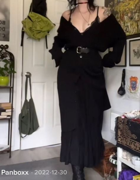 Thanksgiving Outfit Alternative, Dark Nature Outfit, Goth Maxi Dress Outfit, 80 Goth Fashion, Clean Gothic Outfits, Flowy Goth Outfit, Southern Goth Fashion, Goth Christmas Party Outfit, Dark Goth Outfit