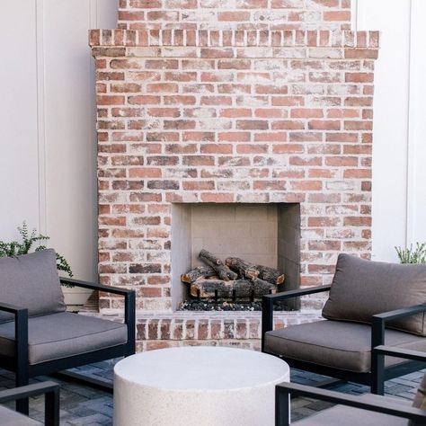 We’ve always loved a good red brick front patio fireplace! Combine it with some antique white mortar for that traditional feel.… Brick Front Patio, Antique Brick Fireplace, Update Brick Fireplace, Modern Brick Fireplace, Fireplace Decorations, Red Brick Fireplaces, Fireplace Update, Antique Brick, Brick Fireplace Makeover