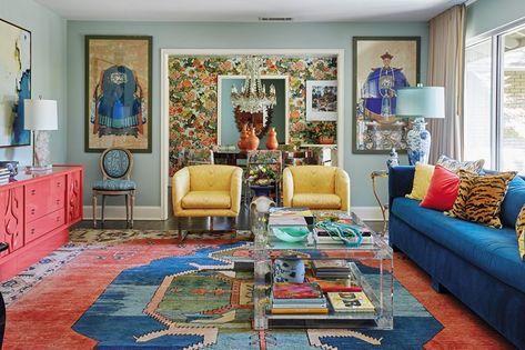 5 Designers Who Always Nail Maximalism - Chairish Blog Michelle Nussbaumer, Maximalist Interior Design, Popular Living Room, Maximalist Interior, Asian Homes, Asian Home Decor, Eclectic Living Room, Maximalist Decor, Maximalism