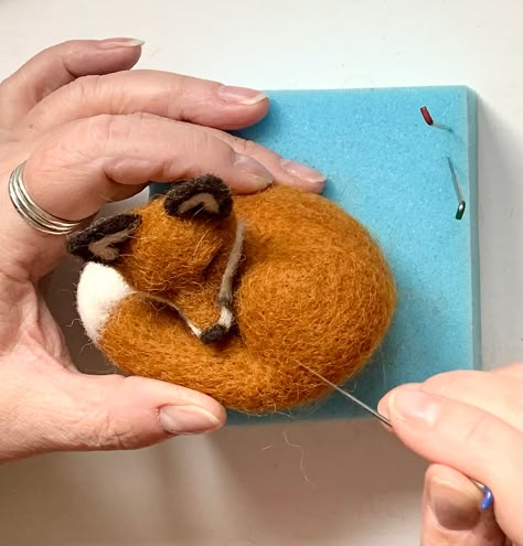 Felted Fox, Fox Kit, Needle Felting Animals, Needle Felted Fox, Felt Doll Patterns, Felting Animals, Felting Diy, Felt Fox, Needle Felting Diy