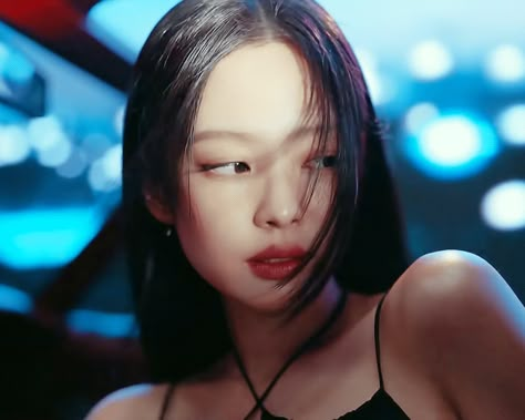 Jennie Hera Beauty, Jennie Hera, Jennie Gif, Discord Profile Ideas, Jennie Videos, Blackpink Gif, Blackpink Pics, Gif Kpop, Jennie Black