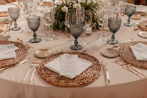 Spanish Chic | Aranxa and Jose’s Minimal Mediterranean Wedding on an Orange Farm Wedding Spanish, Spanish Wedding Theme, Wedding Circle Table Decor, Spanish Themed Weddings, Orange Farm, Minimal Wedding Decor, Charger Plates Wedding, Spanish Style Wedding, Wedding Ides