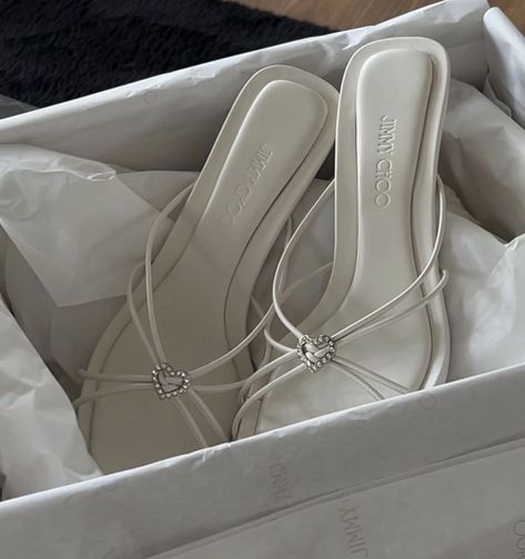 Elegant Shoes Heels, Pretty Heels, Jimmy Choo Sandals, Shoes Heels Classy, Fantastic Shoes, Heels Classy, Fancy Shoes, Girly Shoes, Elegant Shoes