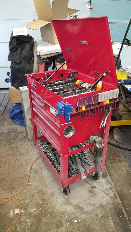 Tool cart Tool Cart Organization, Mechanics Tool Cart, Toolbox Organization, It Bill, Mechanics Garage, Garage Workshop Layout, Mechanical Projects, Rolling Tool Box, Workshop Layout