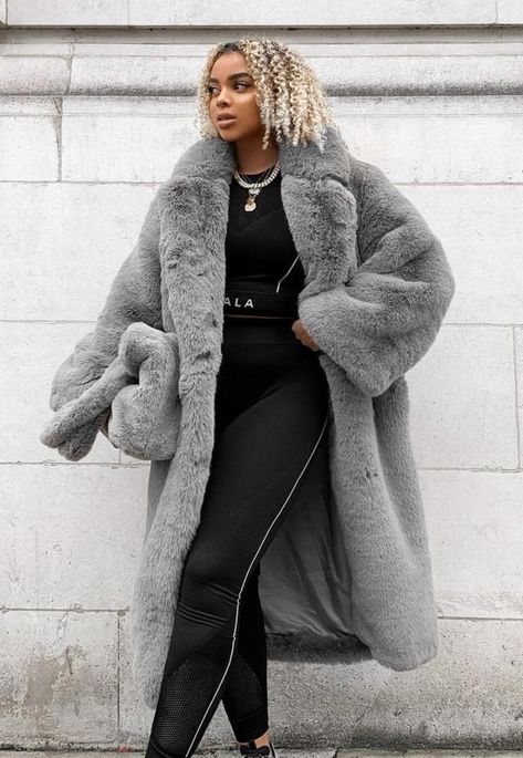 Grey Fur Coat Outfit, Teddy Coat Outfit, Faux Fur Coats Outfit, Grey Faux Fur Coat, Fur Coat Outfit, Grey Fur Coat, Cosy Outfit, High Fashion Branding, Teddy Bear Coat