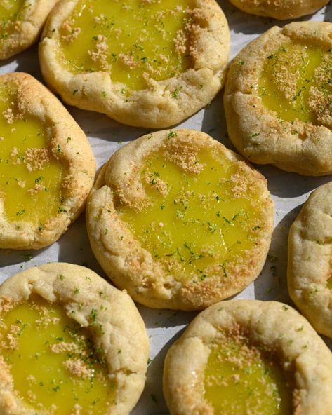 Lime Meltaway Cookies, Lime Curd Recipe, Curd Cookies, Basic Sugar Cookie Recipe, Digestive Cookies, Meltaway Cookies, Lime Curd, Lime Cookies, Curd Filling