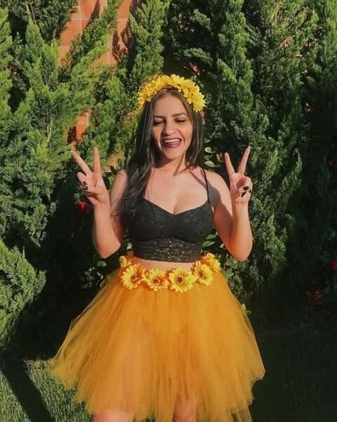 Teenage Halloween Costumes, Cute Group Halloween Costumes, Bff Halloween Costumes, Best Friend Halloween Costumes, Halloween Coustumes, Flower Costume, Trendy Halloween Costumes, Halloween Costumes Friends, Halloween Costume Outfits