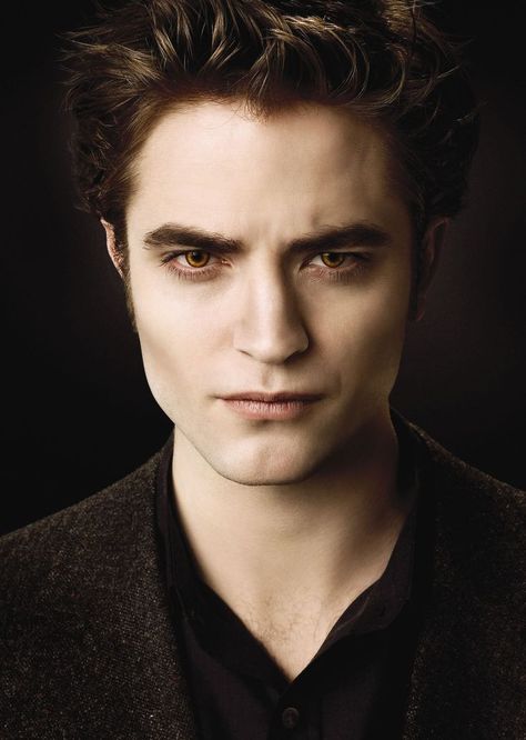 Robert Pattinson as Edward Cullen in "The Twilight Saga: New Moon" Healthy Obsession, Team Edward, Robert Pattinson Twilight, Team Jacob, Twilight Edward, Hot Vampires, The Cullen, Edward Bella, Cedric Diggory