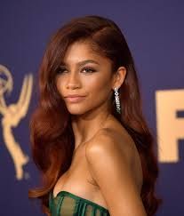 Zendaya Dyed Her Hair Red for the 2019 Emmy Awards | InStyle Coper Hair Color, Dark Copper Brown Hair, Red Hair On Brown Skin, Burgundy Shades, Cinnamon Hair Colors, Copper Brown Hair, Hair Color For Brown Skin, Curly Cut, Red Hair Inspiration