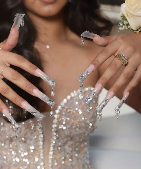 Prom Nails For Silver Dress, Exotic Prom Nails, Senior Prom Nails, Nails Acrylic Hoco, Stiletto Prom Nails, Prom Accessories Ideas, Silver Homecoming Nails, Senior Photo Nails, Birthday Nails Silver