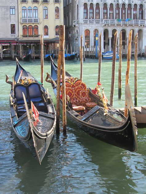 Venice Boat, Venice Painting, Water Aesthetic, River Park, Italy Aesthetic, Row Boat, City Trip, Venice Italy, Artist Painting