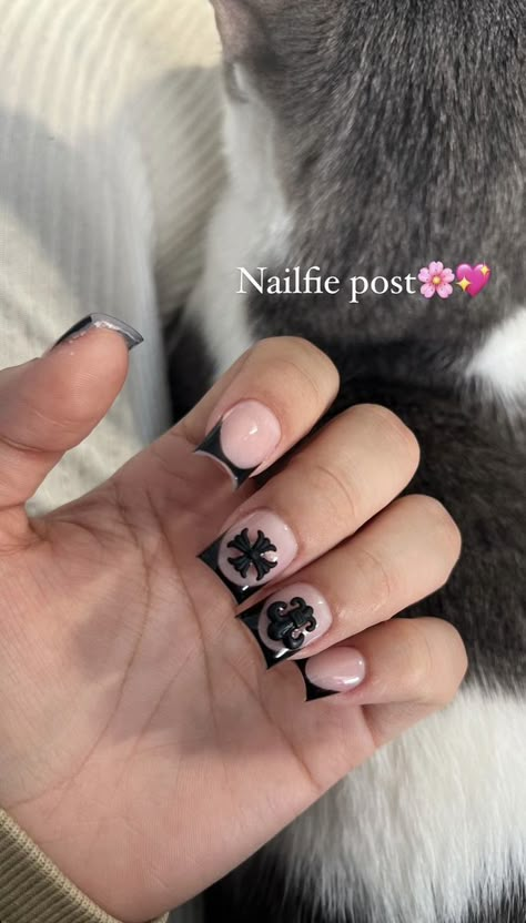 Simple Shorties Nails, Black Nail With Design, All Black Nails With Design, Cute Black Nails Ideas, Shorties Acrylic Nails, Nail Ideas Black, Interesting Nails, Nails Feet, Acrylic Toe Nails