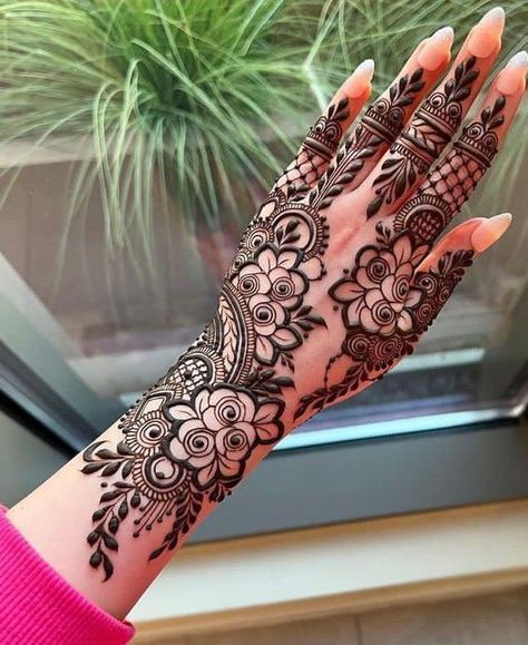 Latest Arabic Mehndi Designs, Front Mehndi Design, Simple Mehendi Designs, Henna Tattoo Designs Hand, Mehndi Designs Bridal Hands, Latest Henna Designs, Tattoo Henna, Simple Mehndi Designs Fingers, Very Simple Mehndi Designs