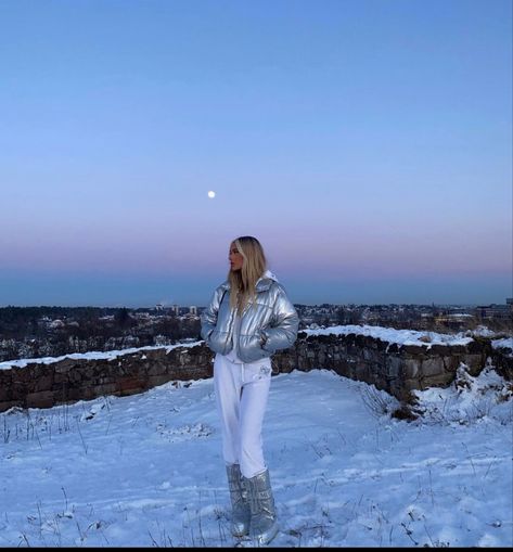 Emma Ellingsen, Girl Aesthetic Pfp, Rave Looks, In The Pale Moonlight, Snowy Weather, Ski Girl, Winter Photo, Aesthetic Pfp, Skiing Outfit