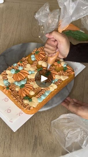 4.9K reactions · 206 shares | hidden pumpkin tray bakeee, I luv pumpkinseason🙂‍↔️🎃🫶🏽🍂🎃🙂‍↔️🍂

#pumpkinseason #cakedecorating #pumpkin #cakeart #cakevideo #buttercream #piping #pumpkinspice #cake #cupcake | Ennah Hussain Pumpkin Cake Design, Thanksgiving Tray, Buttercream Piping, Thanksgiving Cakes, Autumn Sun, Cake Decorating Classes, Cupcake Frosting, Pumpkin Cake, Eat Cake