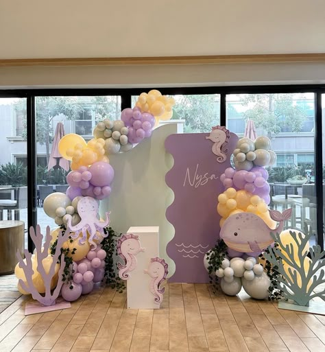 Mermaid Birthday Backdrop Ideas, Under The Sea Balloon Arch, Gold Wedding Reception Tables, Under The Sea Backdrop, Sea Decoration, Castle Birthday, Mermaid Theme Birthday Party, Boys First Birthday Party Ideas, Ocean Birthday