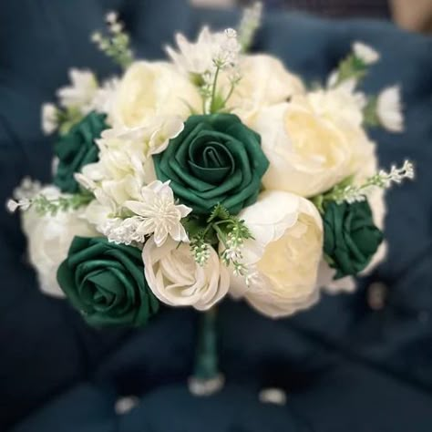 Emerald And White Bouquet, White And Emerald Green Bouquet, Emerald Green Ramos, Green White Gold Bouquet, Emerald Green Wedding Bouquet Bridesmaid, Emerald Green Bouquet Wedding, Emerald Green Bridesmaid Bouquet, Emerald And Pearl Wedding, Emerald Green And Silver Quince