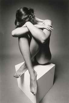 Nude on a Cube, Paris, 1972 Female Crouching Pose, Body Figure Photography, Body Reference Female, Josef Koudelka, Jeanloup Sieff, Sitting Pose Reference, Alfred Eisenstaedt, Model Reference, Figure Photography