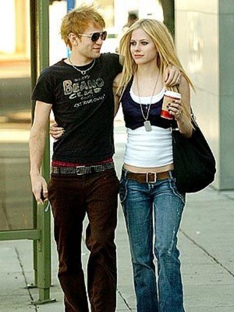 Avril Lavigne and Deryck Whibley 2006 Street Style, Mens Indie Sleaze, Indie Sleaze Men, Earth Outfits, Deryck Whibley, 2000s Celebrities, Dark Y2k, Avril Lavigne Style, Pictures Of Women