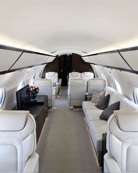 Big Private Jet, Luxury Jet Interiors, Plane Tips, Jets Privés De Luxe, Private Jet Interior, Jet Privé, Luxury Jets, Luxury Private Jets, Private Plane