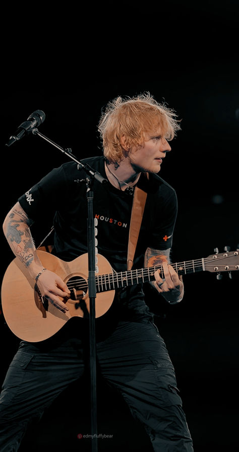 Ed Sheeran Ed Sheeran Pictures, Ed Sheeran Aesthetic, Ed Sheeran Concert Outfit, Concert Ed Sheeran, Ed Sheeran Wallpaper, Ed Sheeran Live, Cherry Seaborn, Ed Sheeran Concert, Ed Sheeran Cover