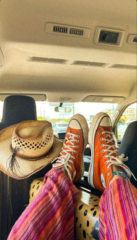 Orange Converse Aesthetic, Orange Converse Outfit, Orange Converse, Lexi Hidalgo, Converse Aesthetic, Beachy Outfits, Bohemian Pants, Hippie Pants, Hippie Girl