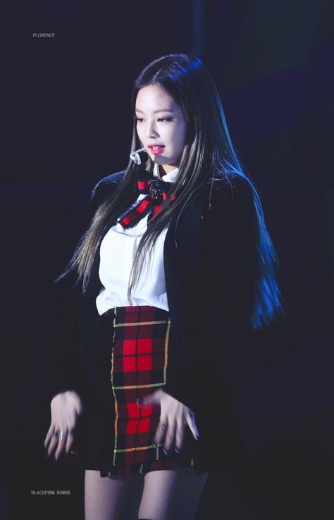 Jennie was wearing a bow by Gucci Hairstyles With Bows, Plaid Uniform, School Costume, Funny Morning Pictures, Fun Quizzes To Take, Uniform Outfits, Melon Music, Yg Family, Bow Hairstyle