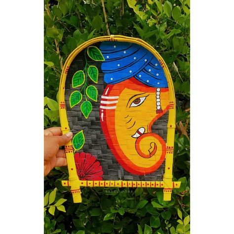 Ganesh kulo painting ideas Bamboo Basket Painting Ideas, Bamboo Soop Painting Ideas, Bamboo Tray Decor Ideas, Soop Painting Ideas, Supda Decoration, Kulo Painting Ideas, Kula Art, Kulo Painting, Kulo Art