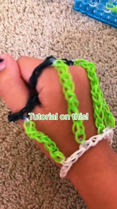 Pin on Rainbow Loom Band Tips & Tricks Loom Bands Tutorial, Loom Band Bracelets, Rubber Band Crafts, Rainbow Loom Rubber Bands, Rainbow Loom Patterns, Rainbow Loom Designs, Rainbow Loom Bands, Loom Band, Creative Kids Crafts