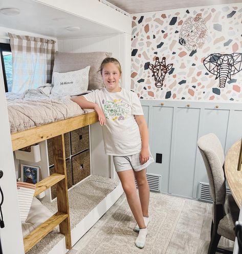 Rv Closet Bed, Mid Bunk Fifth Wheel, Kids Rv Bunk Room Ideas, Full Time Rv Living With Kids, Rv Kids Room, Rv Bunkhouse, Rv Bunk Beds, Bunk Room Ideas, Motorhome Remodel