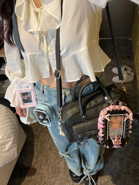 txt moa tubatu tomorrow x together taehyun concert outfit inspo inspiration blue white cute kawaii pc holders bag kpop fashion fall テヒョン トゥバ 推し活 コンサート Kpop Concert Bag, Enhypen Concert Outfit, Concert Outfit Ideas Kpop, Txt Concert Outfit, Kpop Concert Outfit Ideas, Concert Outfit Inspo, Txt Moa, Concert Bags, Kpop Concert Outfit