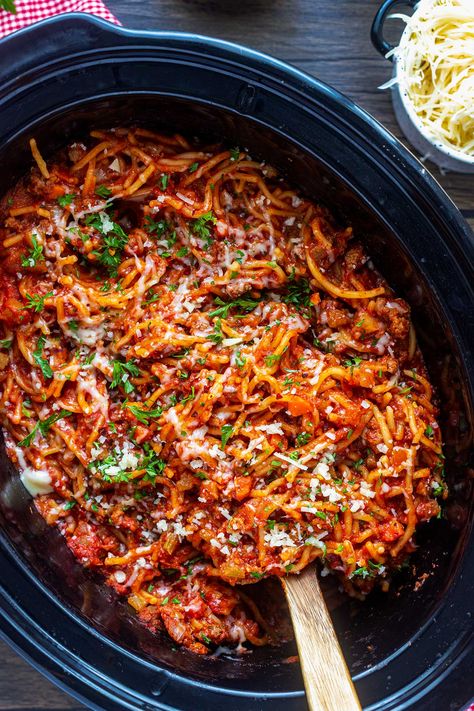 Crock Pot Speggetti, Slow Cooker Spaghetti Sauce With Meat, Crock Pot Spaghetti Recipes, Crockpot Spagetti, Spaghetti Slow Cooker, Slow Cooker Meat Sauce, Confetti Spaghetti, Ragu Spaghetti Sauce, Crock Pot Pasta