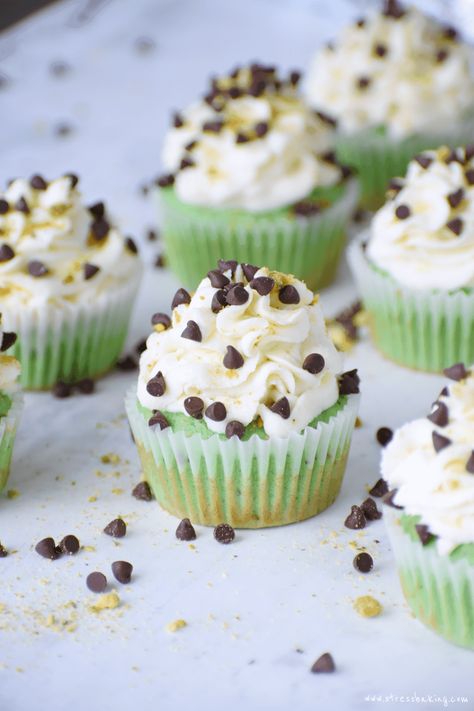 Pistachio Cupcakes with Cannoli Frosting: Gorgeously green, light, fluffy pistachio cupcakes topped with a creamy cannoli frosting with hints of orange and lemon zest and mini chocolate chips! Cannoli cupcakes are always a hit. | pistachio cupcakes | cannoli cupcakes | cannoli frosting | stressbaking.com @stressbaking.com #stressbaking Cannoli Frosting, Pistachio Cannoli, Cannoli Cupcakes, Cannoli Cupcake, Pistachio Cupcakes, Sweet Muffins, Oreo Cupcakes, Cupcake Frosting, Cannoli