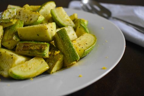 Lemon squash made simply but full of flavor. Calabaza Squash, Roasted Zucchini And Squash, Oven Roasted Zucchini, Lemon Squash, Daniel Fast Recipes, Houston Food, Zucchini Squash, Squash Recipe, Spa Night