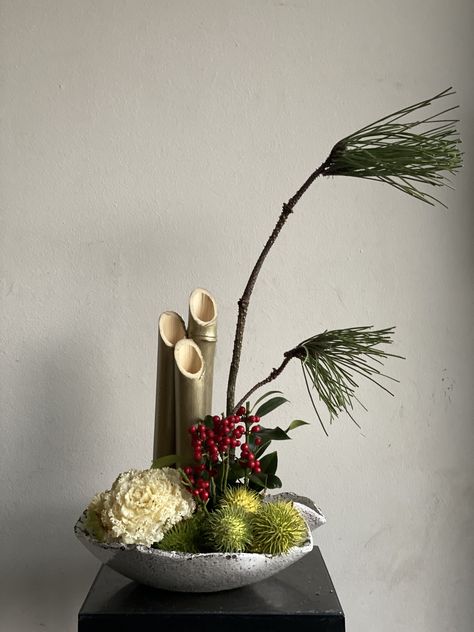 Rita Nagelkerke love Ikebana Nieuw jaars arrangement Ikebana Christmas, Christmas Ikebana, Ikebana Flower, Ikebana Flower Arrangement, Ikebana, Flower Arrangement, Flower Arrangements, Plants, Flowers