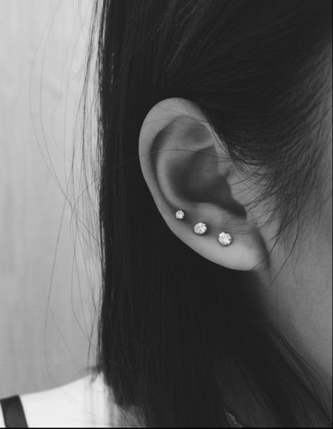 Triple Piercing With Cartilage, Triple Lobe Piercing Hoops Studs, Triple Love Piercing, Double Helix Triple Lobe, Triple Front Helix Piercing Studs, Triple Piercing, Piercing Ideas, Ear Piercings, Piercings