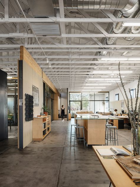 Industrial Workspace Design, Creative Space Interior Design, Architecture Studio Design Office, Warehouse Studio Workspaces, Creative Workshop Space, Artist Studio Architecture, Construction Office Interior Design, Workshop Studio Design, Workshop Studio Ideas